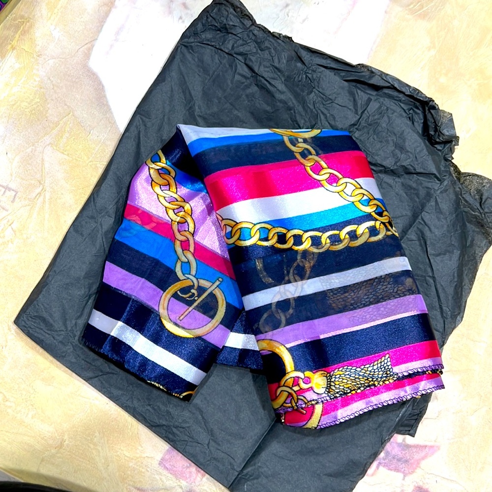Beautiful chain Scarf - Picture 2 of 3